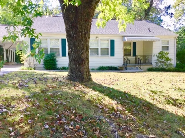 College View Cottage~UNA is 2 blocks away - Image 1