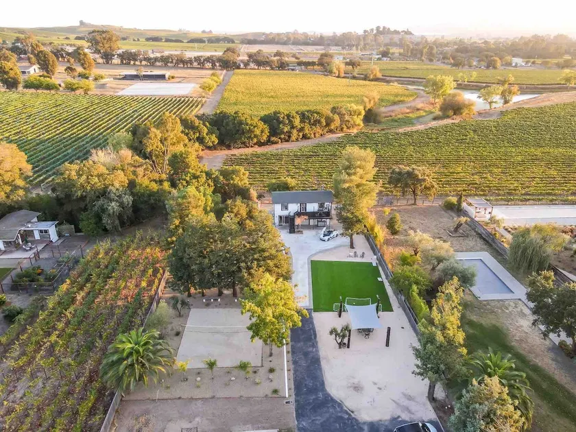 Casita in the Vineyards •HOT TUB• VIEWS• wineries - Image 1
