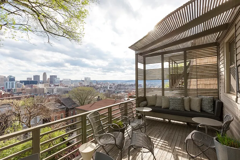 OTR Full Home/Yard - Stunning Views -Free Parking - Image 1