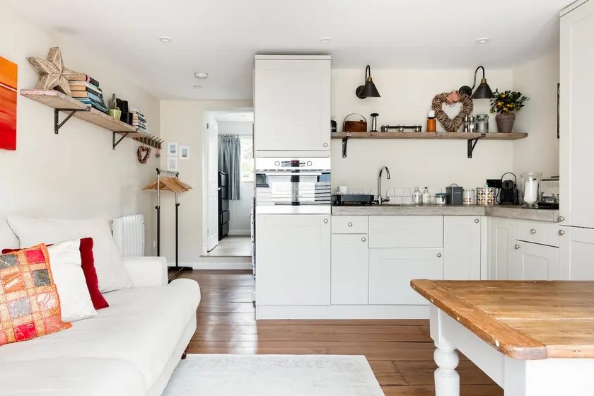 Charming Bolthole with Patio, & a Stroll from the Beach - Image 1
