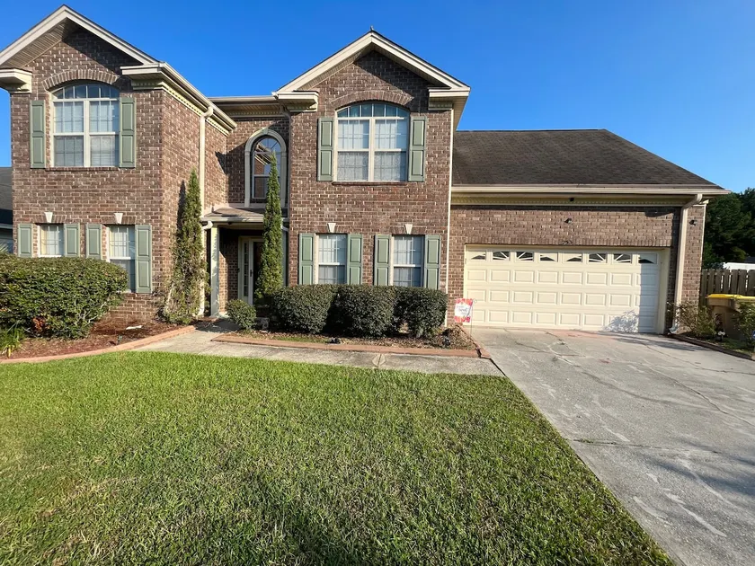 Spacious and Comfortable Home - Image 1