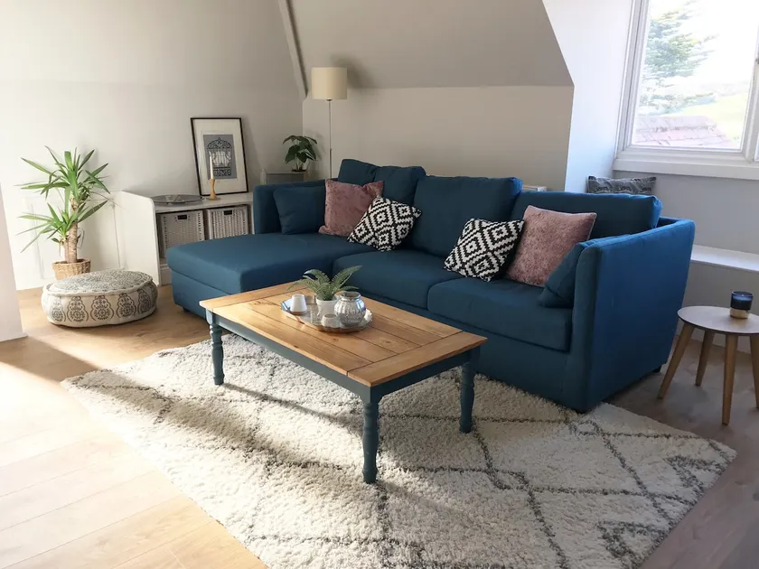 Beautiful refurbished apartment, seaview, sleeps 4 - Image 1