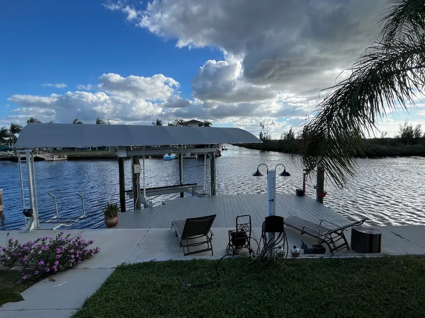 Spacious, quiet water front home. Kayaks & fishing - Image 1