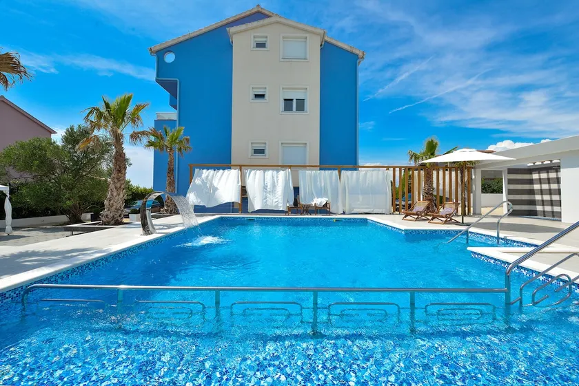 APARTMAN BUONARROTI with 2 swimming pools - Image 1