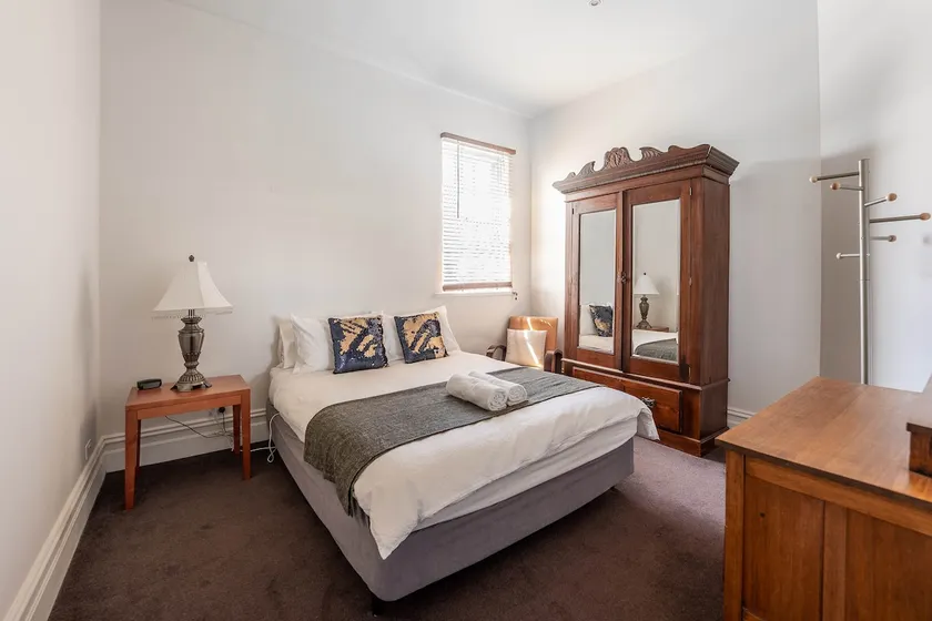 Raffless Apartment - Image 1