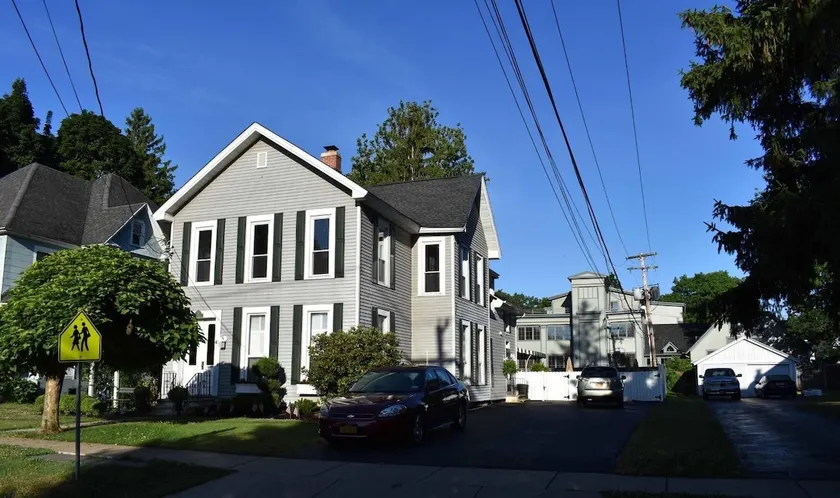 Parkcroft in heart of East Aurora - Image 1