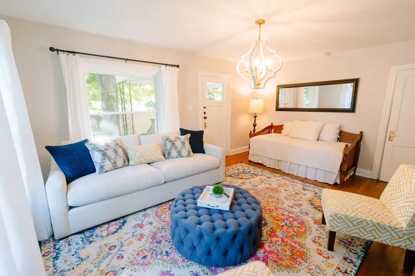 Riverside Bungalow, convenient to everything - Image 1