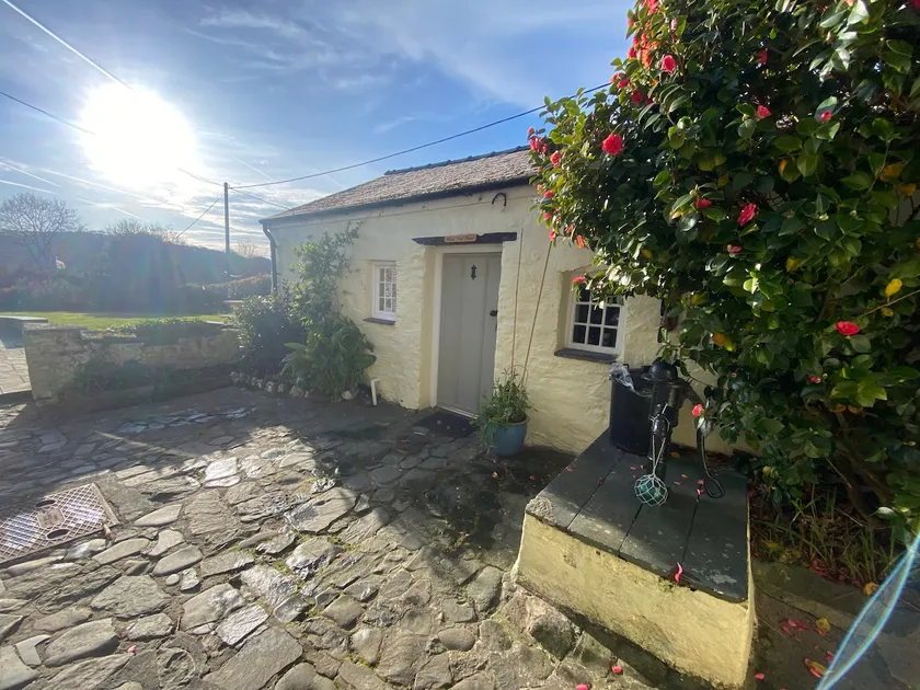 Cosy Cottage Close to the Beach - Image 1