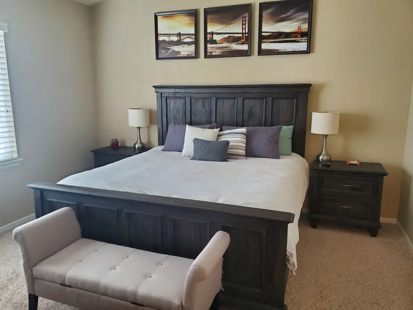 Cheerful 3 bdrm home with pool table and fire pit - Image 1