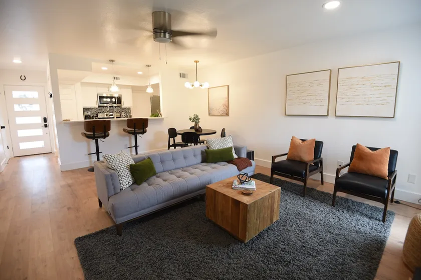 Stylish 2 suite condo minutes to food, music, fun - Image 1
