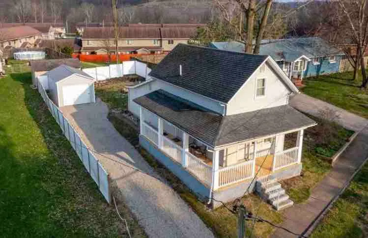 Classic 2 bdrm, 2bath house in the heart of town - Image 1