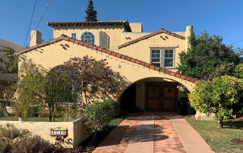 Charming 1930 Spanish Haven close to everything - Image 1