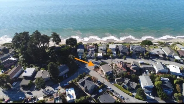 Sunny Beach House • Walk to Beach • Sleeps 8 - Image 1