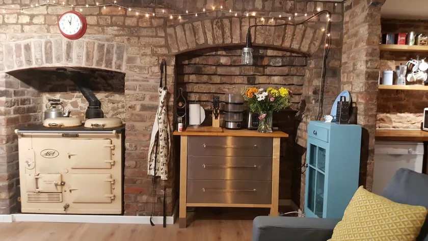 Ex Servants Quarters: Character Basement Apartment - Image 1