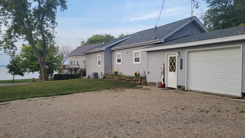 Lake Poygan Cottage where you can Fish Hunt Ride - Image 1