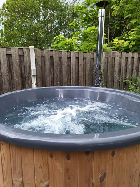Wellness Lodge with Hot Tub & Sauna | Large Garden - Image 1