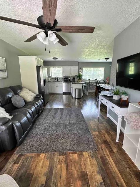 Houston House: Convenient, Clean, Remodeled - Image 1