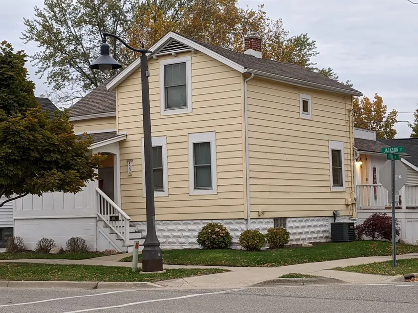Walk downtown, pet friendly, no pet fees - Image 1