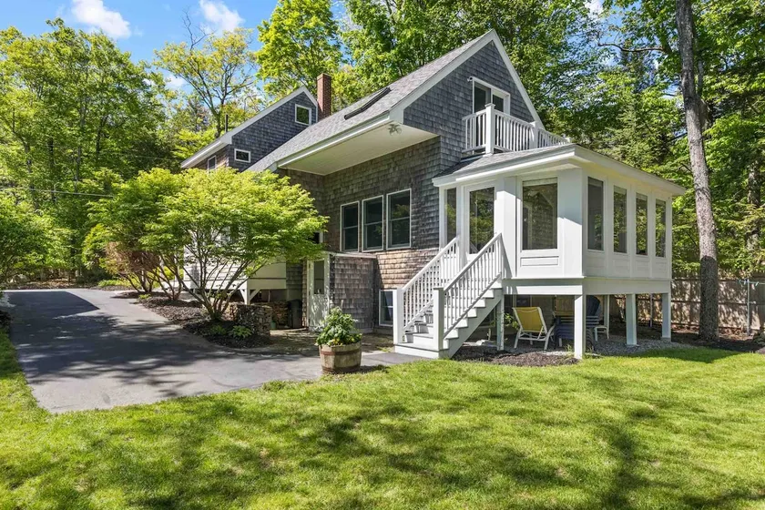 Prime Sebago Lakefront House - Image 1