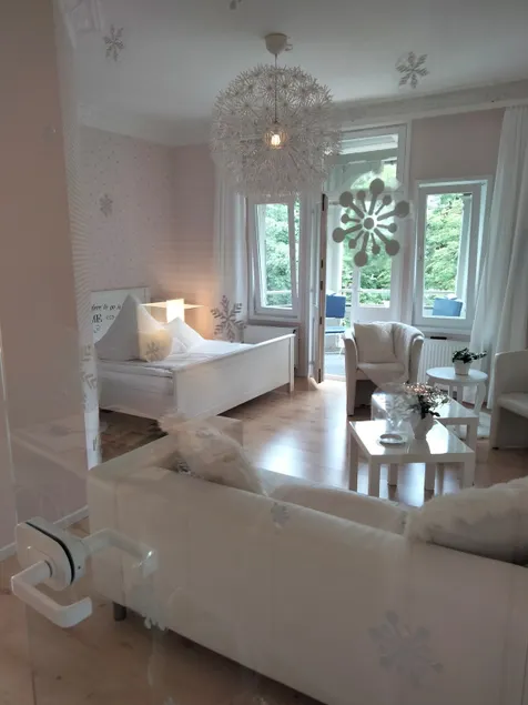 FEWO In a beautiful historic villa - Image 1