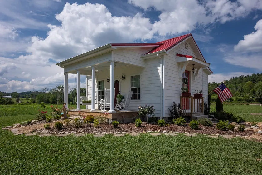 Cozy riverfront cottage on the South Holston River - Image 1