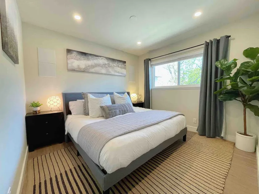 Mid-Century 1-BR Oasis Near Stanford with King Bed - Image 1