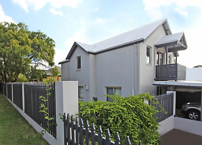 Stones Throw | Walk To Trails| Centre Of Town - Image 1