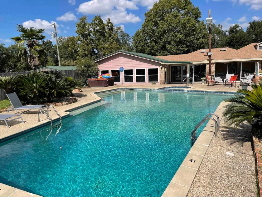 Acadie Retreat w/GIANT POOL for 14+ - Image 1