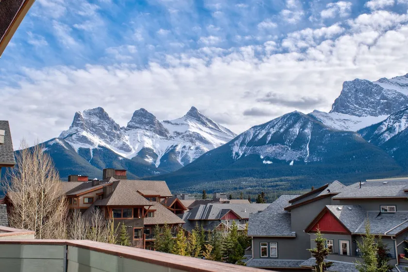 Cougar Den, Top Floor, 2 Level, Amazing Views! - Image 1