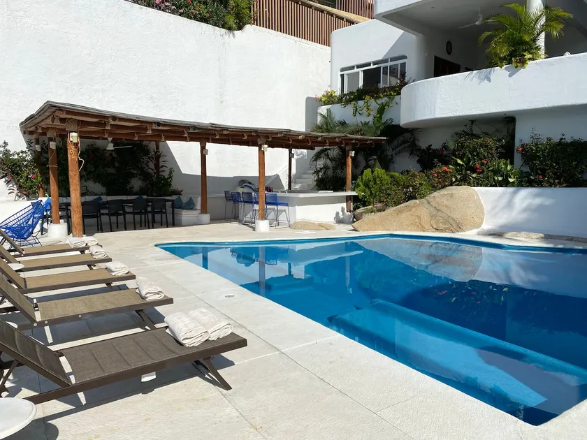 Spectacular home, service included! - Image 1