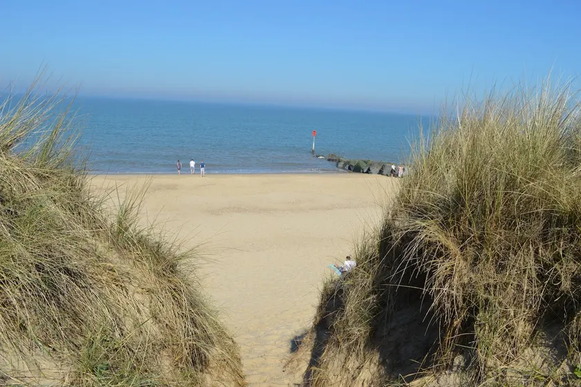 Stunning Seaside Cottage in Horsey.  Walk to Beach, Seals & Norfolk Broads - Image 1