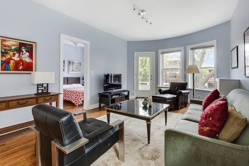 Lux, spacious, bright, near Loyola-beach & subway - Image 1
