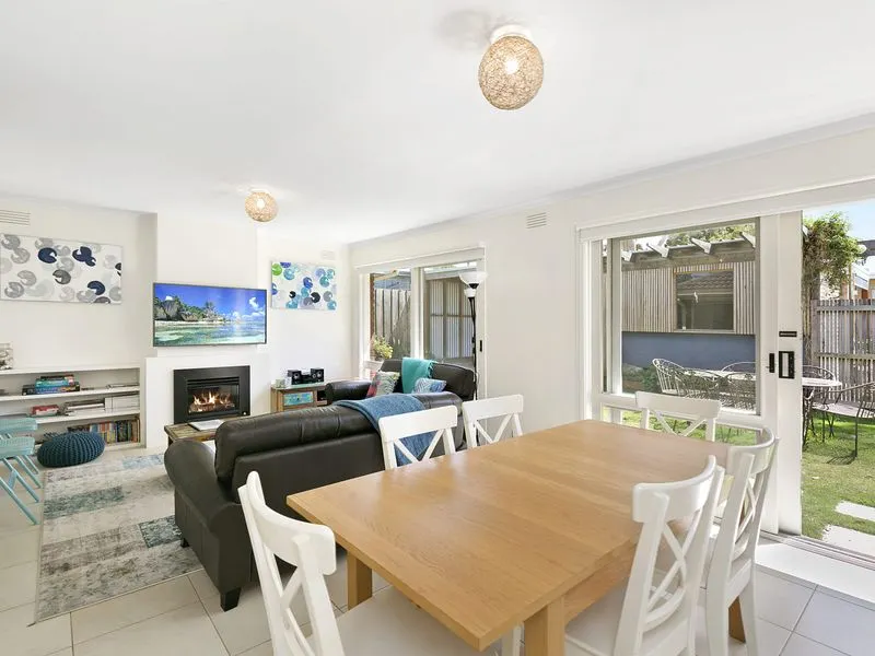 Beach Breeze Bungalow - in the heart of Torquay - Image 1