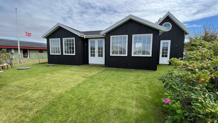 Newly built luxury cottage by the beach - Image 1