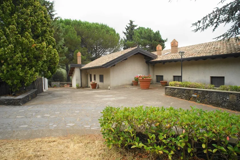 Paradise2 Etna Holiday - Image 1