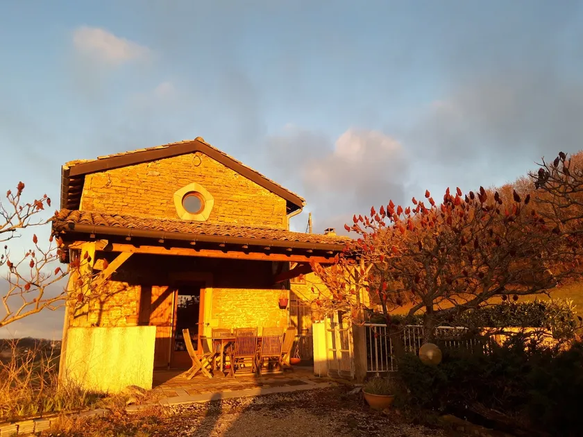 House in the countryside, close to Mâcon - Image 1