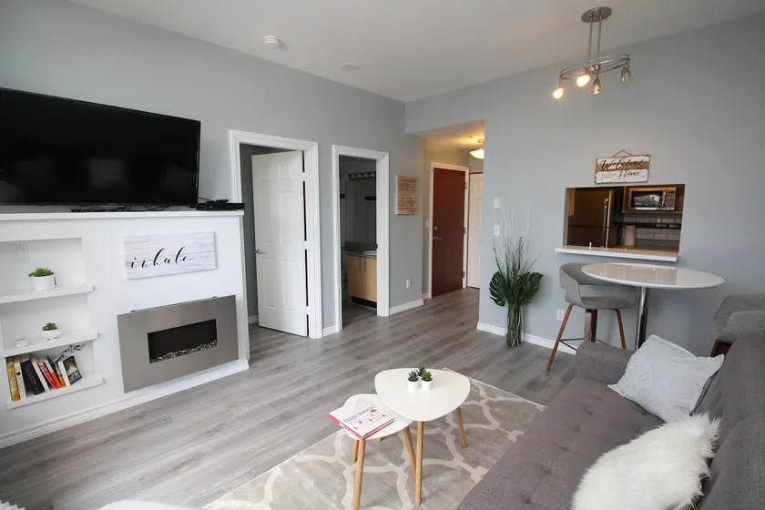 Charming 1 Bed + 1 Bath + 1 Parking DOWNTOWN - Image 1