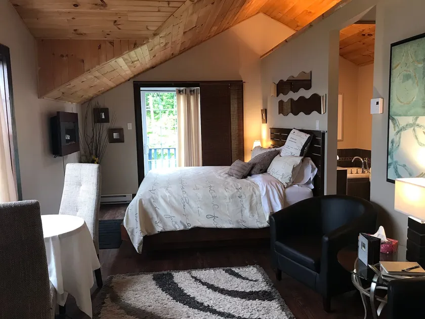 Suite St-Maurice, spa privé - Image 1