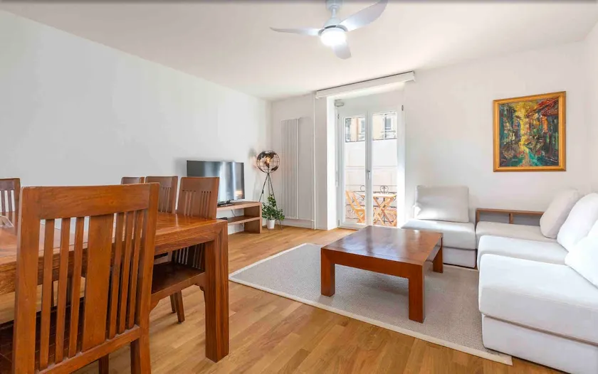 Apt 2B: Central Location: Spacious 2-BR Apartment - Image 1