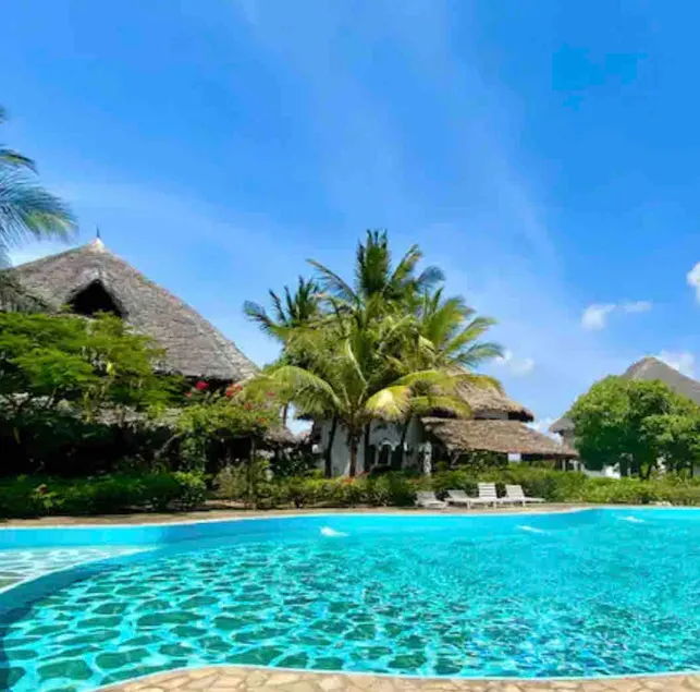 BLISS by the sea with a chef – Tennis & 2 pools - Image 1