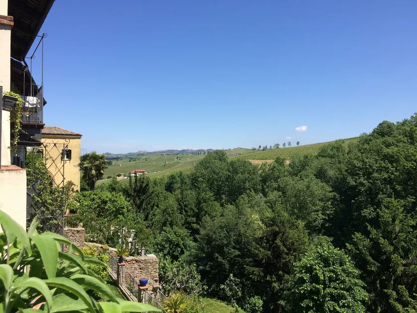 Under the Castle. Silent charm in Barolo. - Image 1