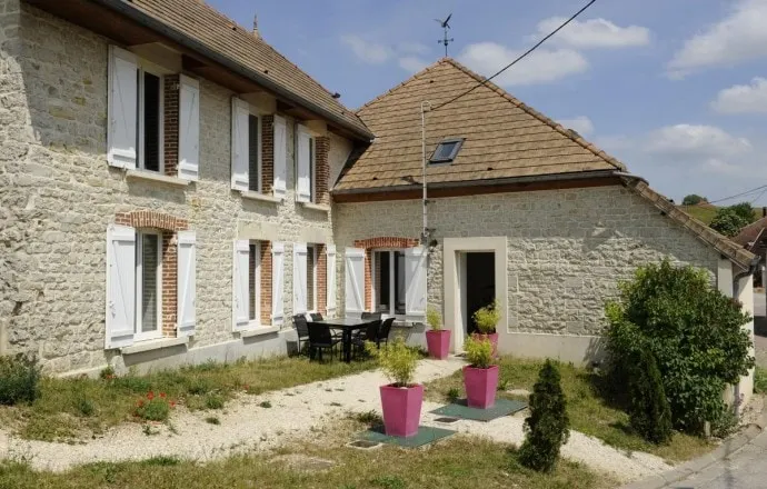 Large house in Champagne – Sleeps 10 – Chez L - Image 1