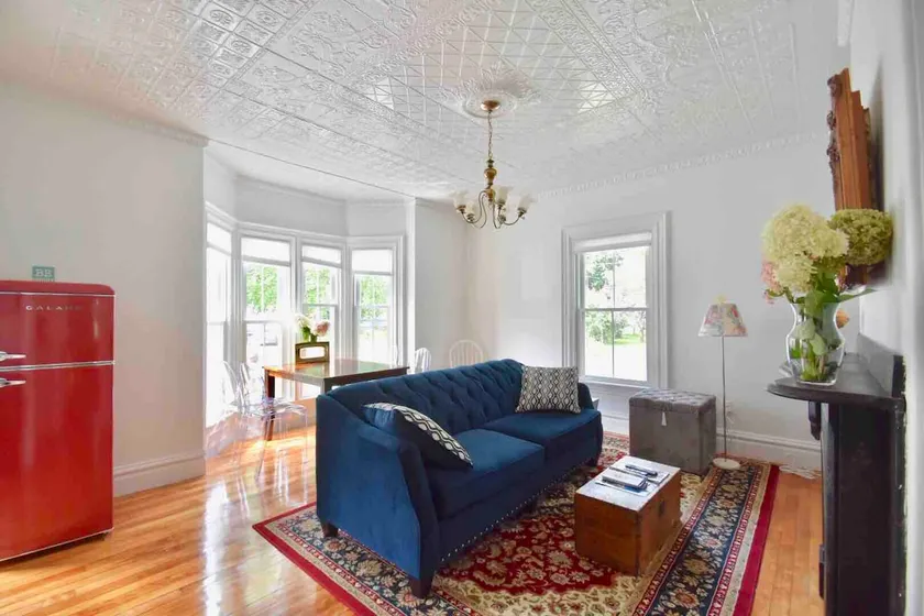 3 King Size Beds Hip Sunny 3BR Apt Downtown - Image 1