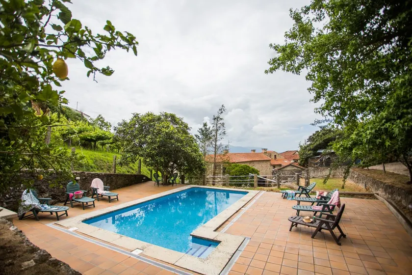 \"Casa do moinho\" garden, pool and barbecue. - Image 1