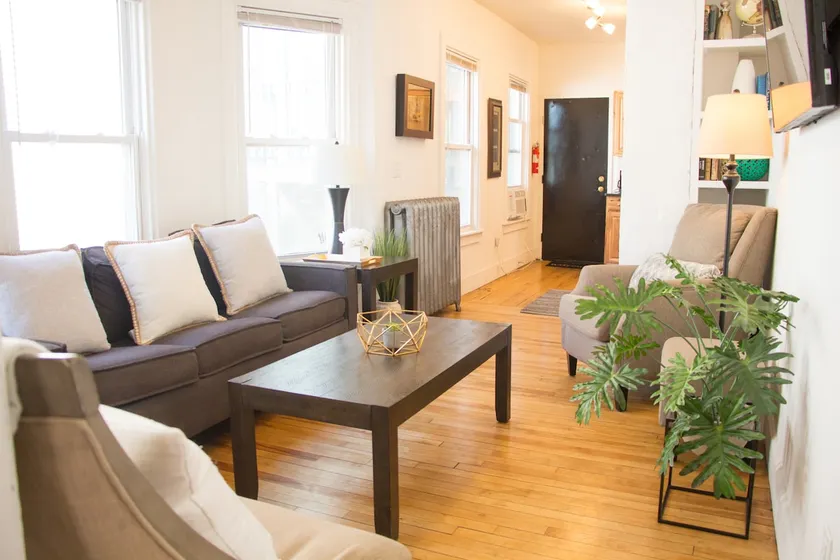 Beautiful 1st Floor Apartment & Amazing Shower - Image 1
