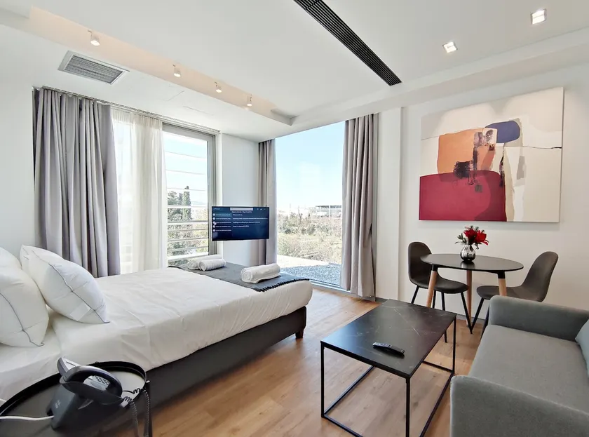 Verde Apartments - Studio 303 - Image 1
