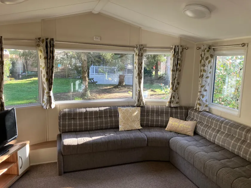 New Forest beauty, Caravan sleeps 6 - Image 1