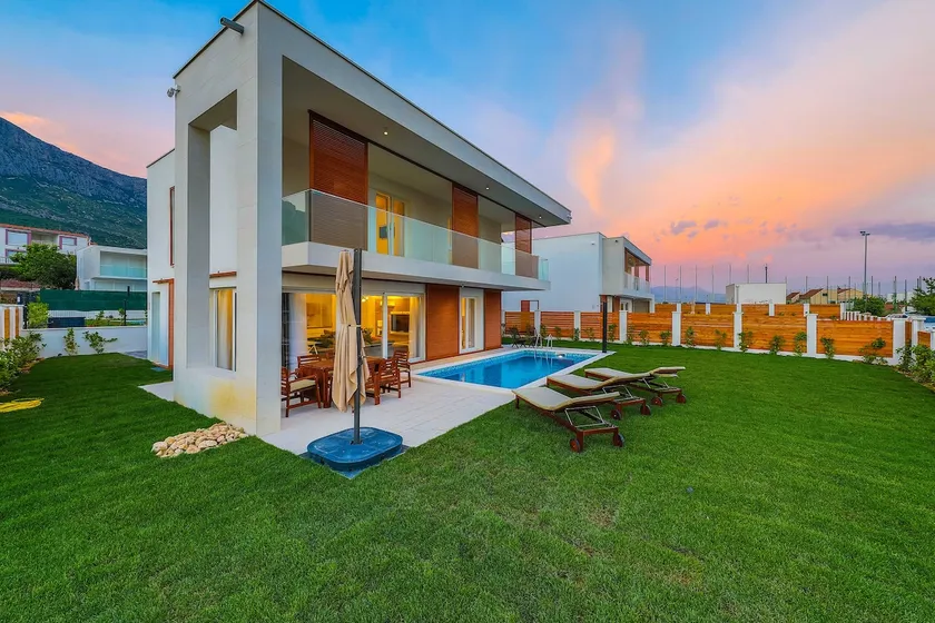 Luxury 4* Villa Tina - Image 1