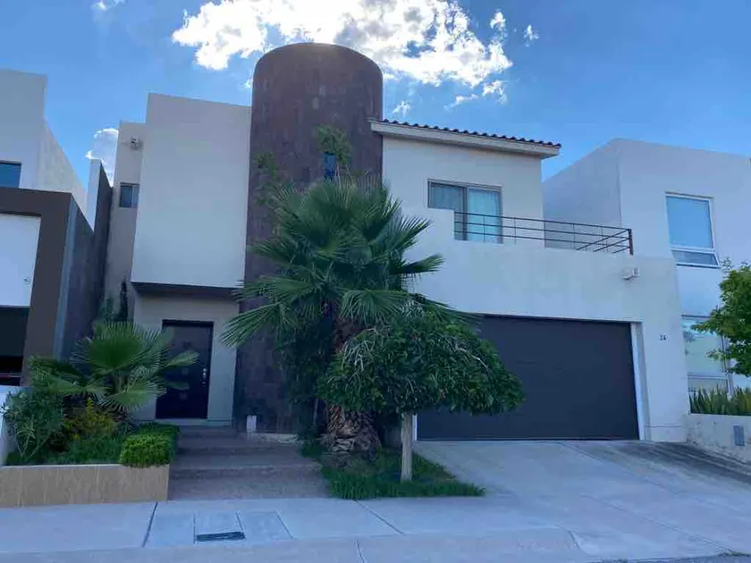 Modern house and excellent location - Image 1
