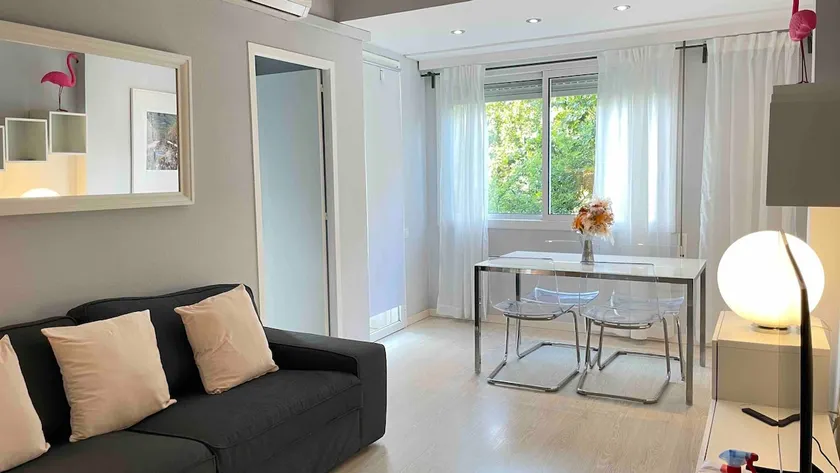 Nieves and Vanessa's Apartments, Bright apartment. - Image 1